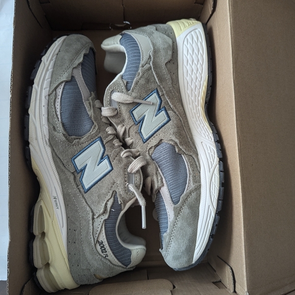 New Balance 2002RD Classics - Picture 1 of 5